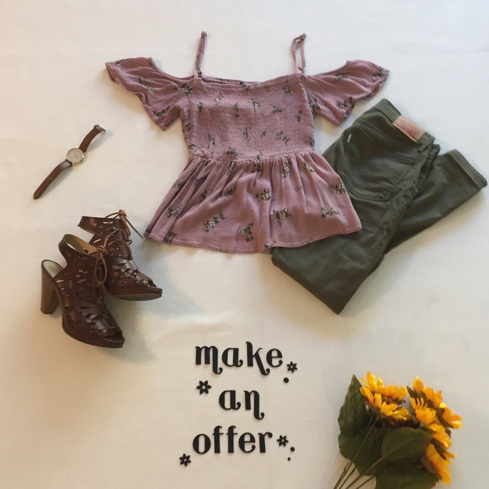 💜Francesca’s Lavender Off-Shoulder Blouse💜
